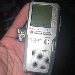 Olympus Digital Voice Recorder With Charger Cable And Memory Card