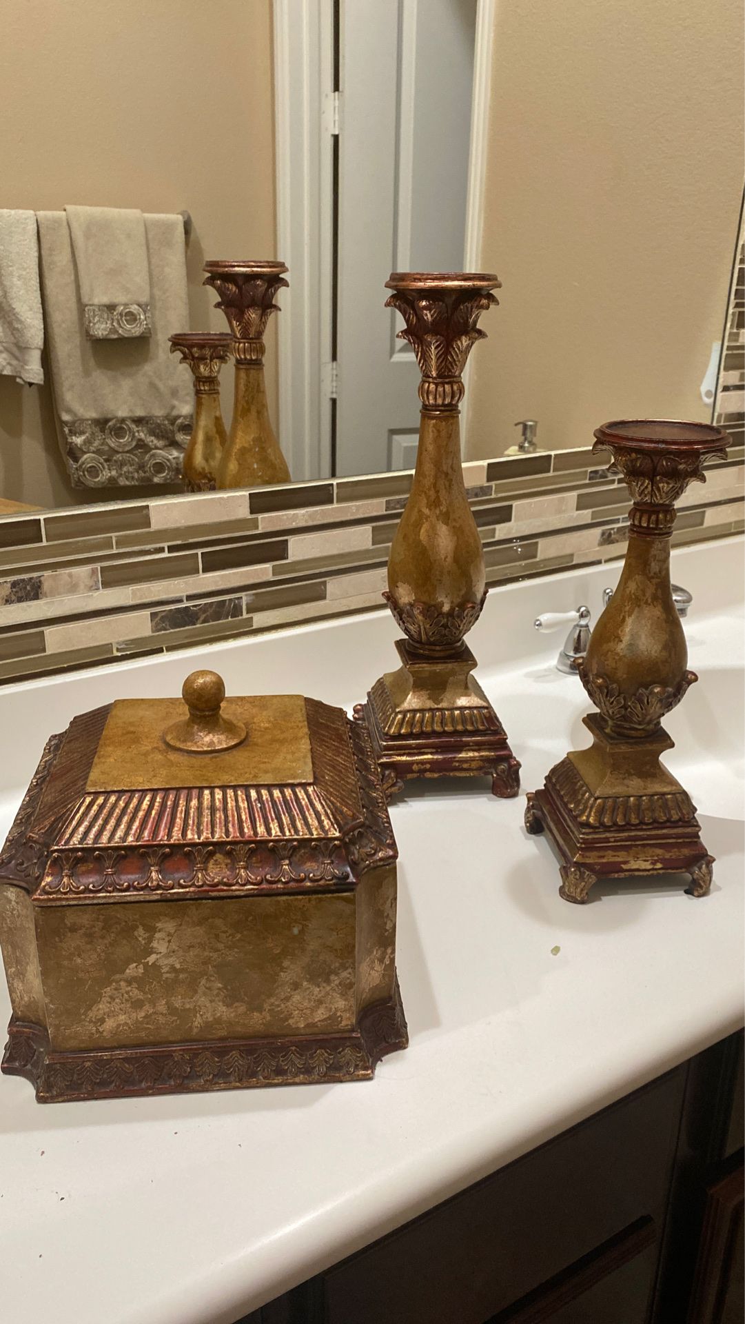 Candle holders with decorations box