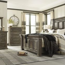 Wyndahl Rustic Brown Panel Bedroom Set

