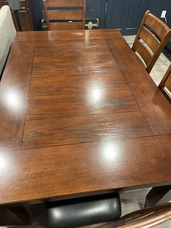 Dining Room Table + 6 Chairs