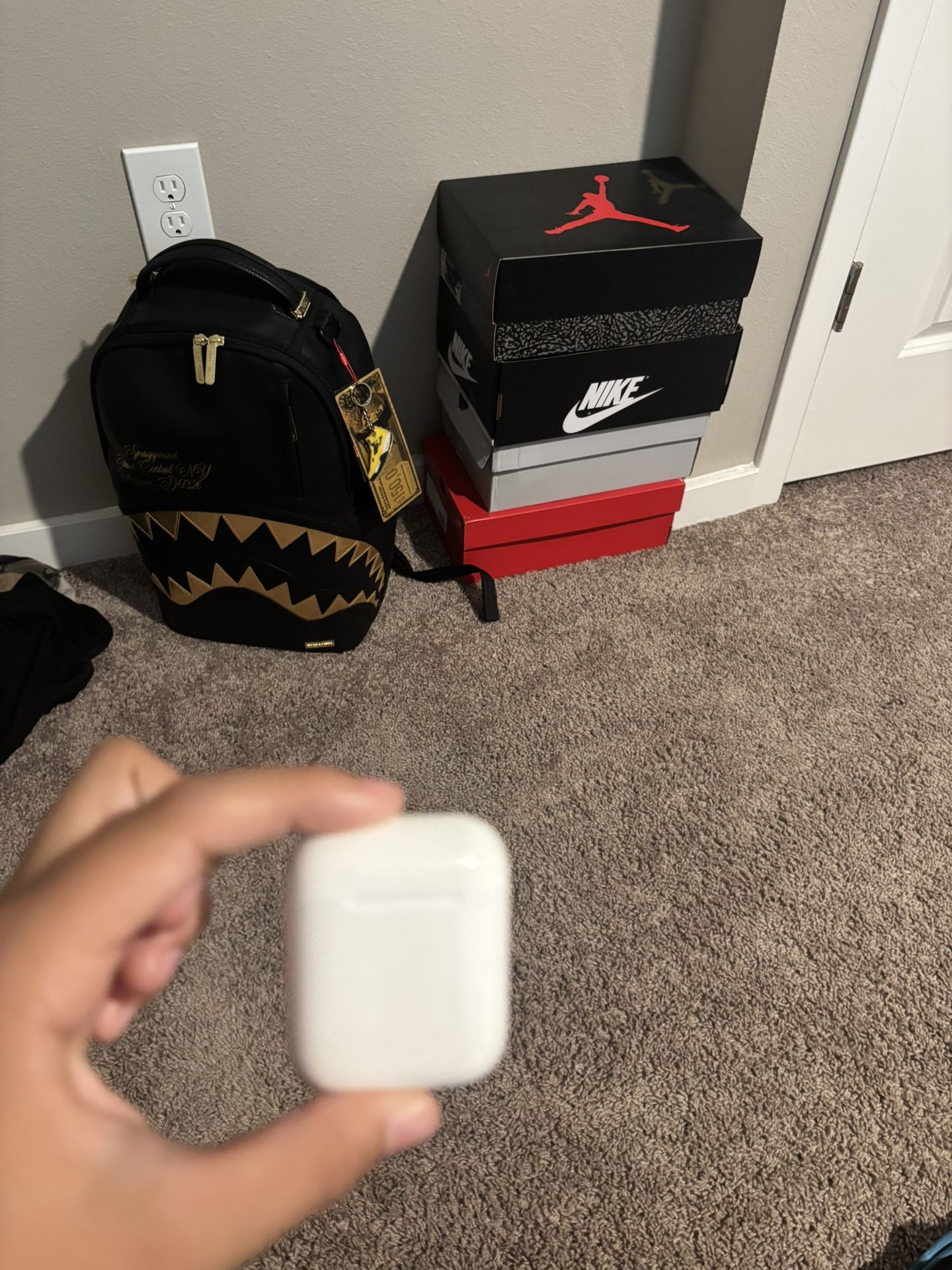 Apple Airpods Generation 2 With A Case