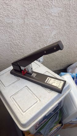 Bostitch Heavy Duty Desktop Stapler