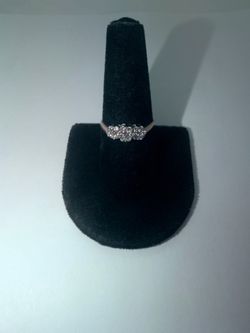 14K Diamond cluster ring size 8