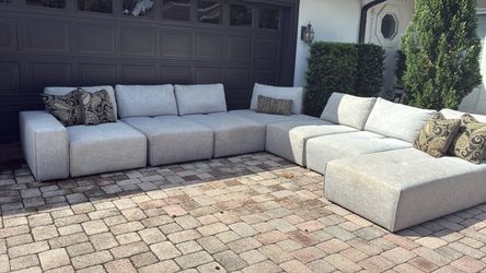 Sectional/Modular Sofa Rooms to go Laney Park Gray 6 Pieces DELIVERY AVAILABLE