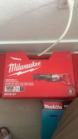 Milwaukee Sawzall Reciprocating Saw Kit