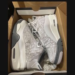 Jordan’s 👟 ( Like New) 