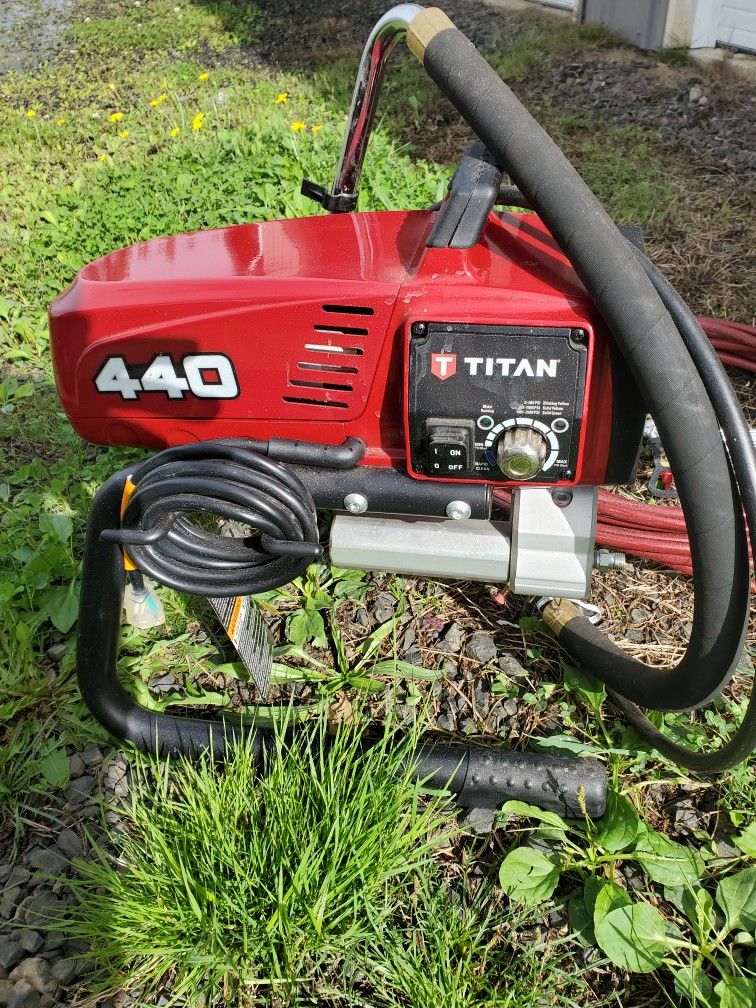 TITAN 440 SPRAYER