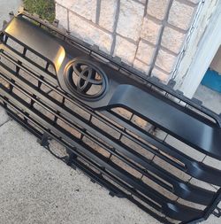 22-24 Toyota Tundra Grill Original
