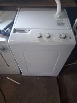 Kenmore White Top Load Washing Machine and Dryer with stand included