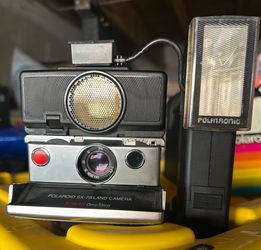 VINTAGE POLAROID SX-70 LAND CAMERA