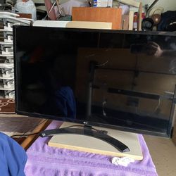 LG Monitor 32 Inch It Has A Minor Scratch 