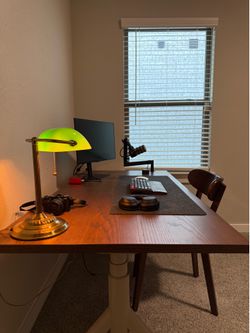 IKEA IDÅSEN Electric Standing Desk 63” x 31” – Walnut – Excellent Condition