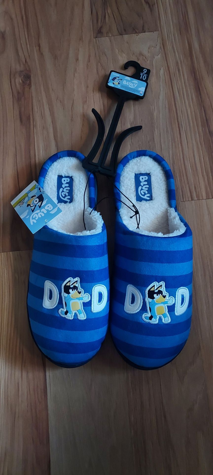 Bluey DAD Bandit Men's New Size 9/10 Plush Slippers Hard Sole