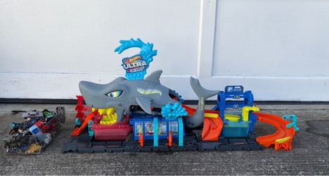 Hot Wheels Shark Ultra Car Wash