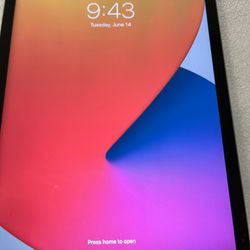 iPad 8th Generation 32GB WiFi + Cellular Unlocked To Any Carrier Apple Pencil compatible