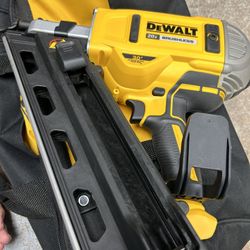 Dewalt battery powered nailer with battery and charger Dcn(contact info removed)14-1