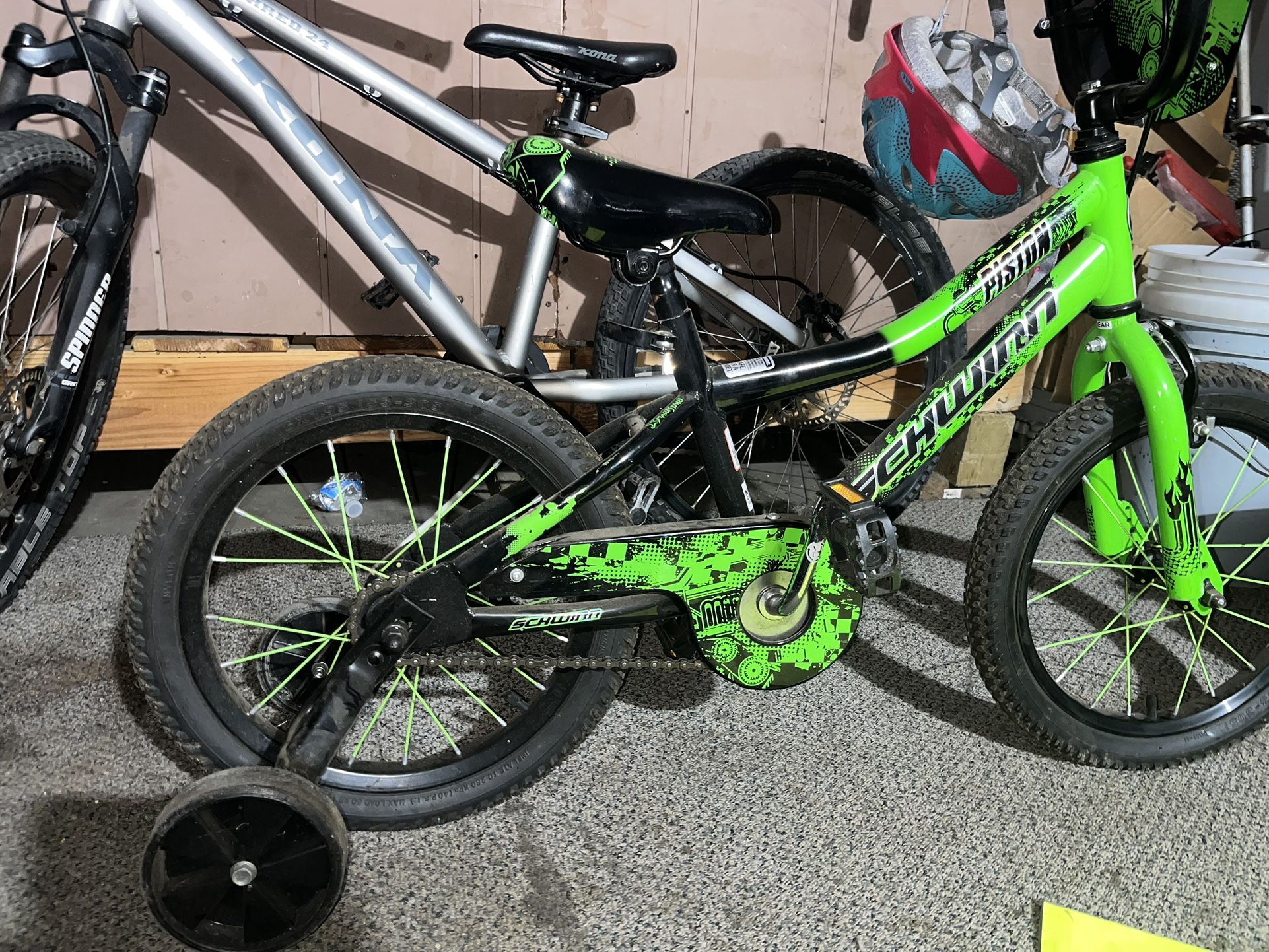Schwinn Kids Bike With Training Wheels
