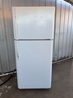 FRIGIDAIRE REFRIGERATOR