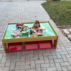 Free kid craft Train Table.