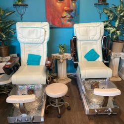 Beautiful Pedicure Chairs 