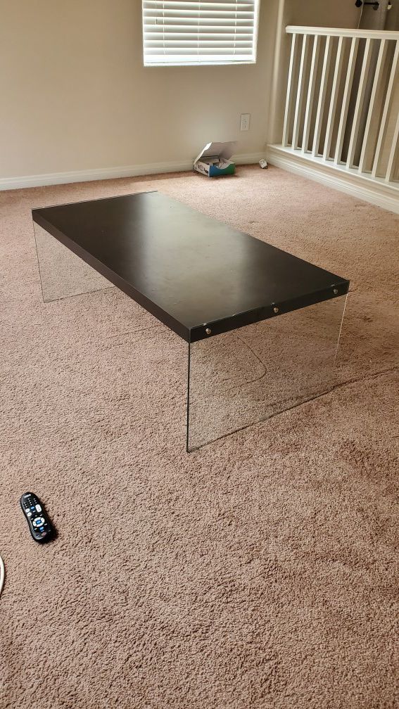 Floating coffee table