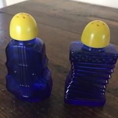 Vintage Cobalt blue glass Violin & Accordion salt & Pepper shakers , Great Condition,