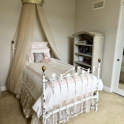 Cottagecore/Vintage Oversized Twin Bed 