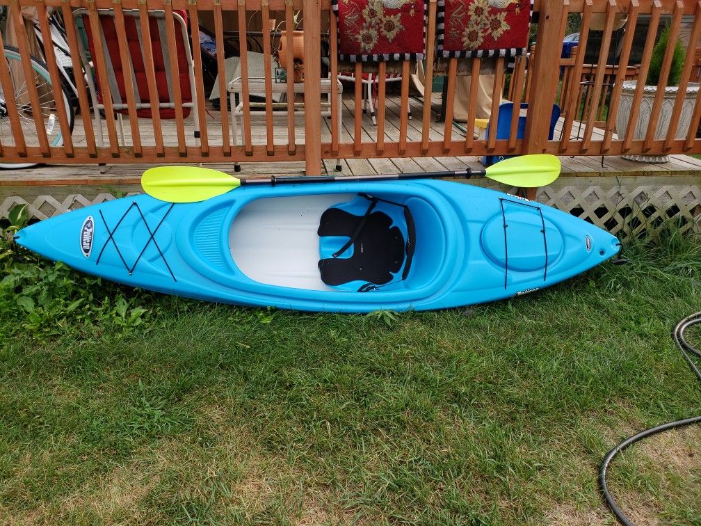 PENDING PICK UP. Pelican trailblazer 100 kayak
