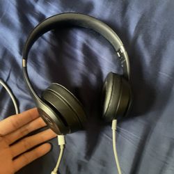 Wired Beats Studio Pro ( comes with headphone case!!)