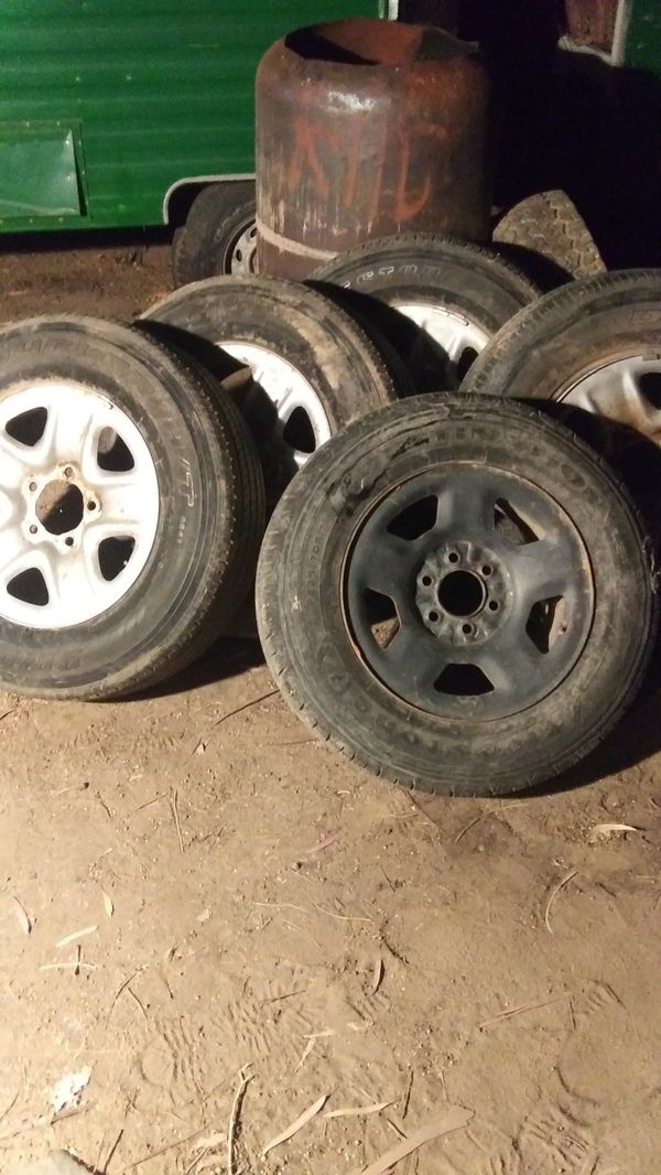 4 Toyota tundra 6 lug 17 inch factory rims with used in good condition