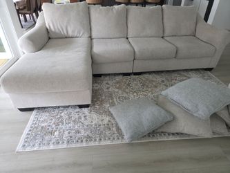 Free delivery nearby of sectional