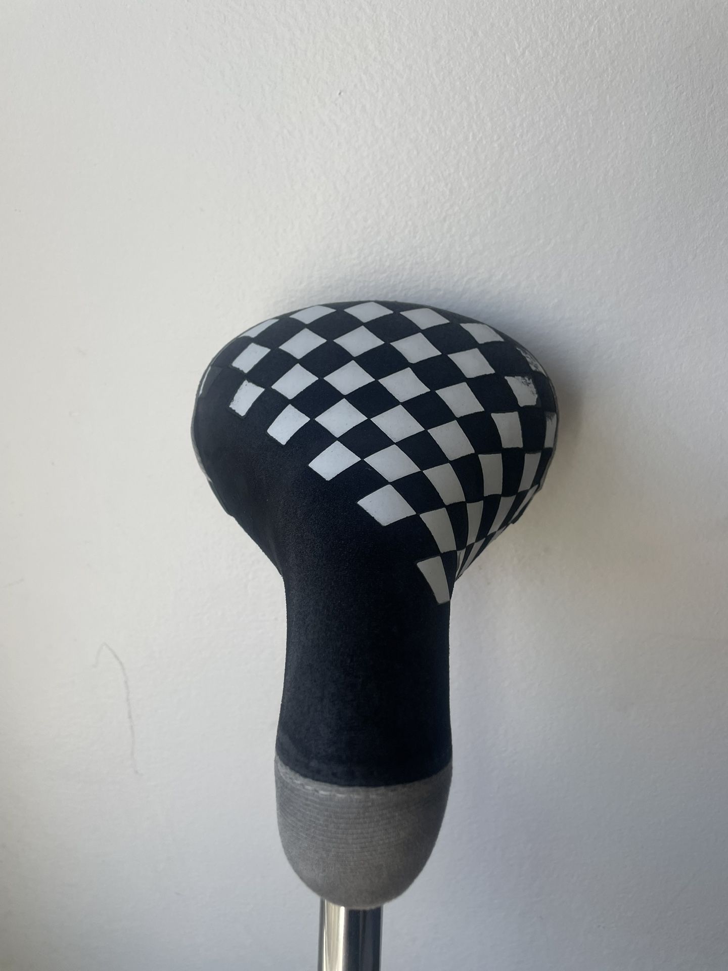 Mafia checkered seat throne