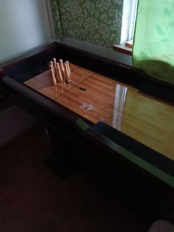 Shuffle board