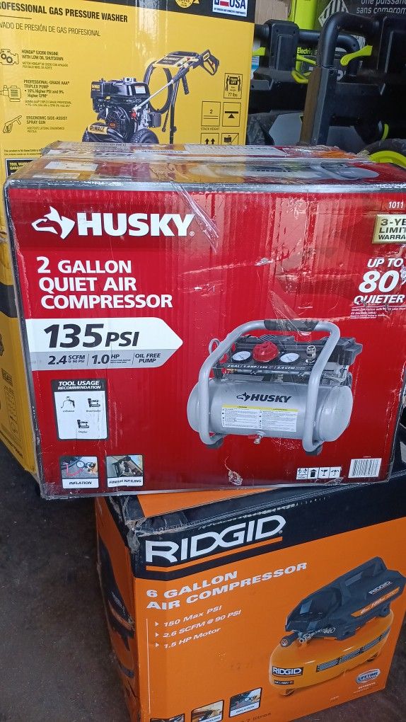 Husky
2 Gal. 135 PSI Portable Electric Oil-Free Quiet Jobsite Air Compressor with Dual Pressure Gauges and 1-Quick Coupler
