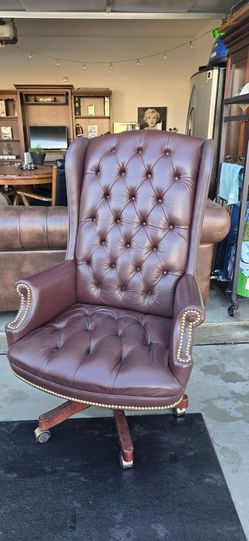 ✨️ Leather Tufted Executive Rolling Office Chair✨️