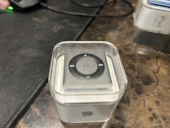2 iPod nano 8th gen 1 shuffle 2010