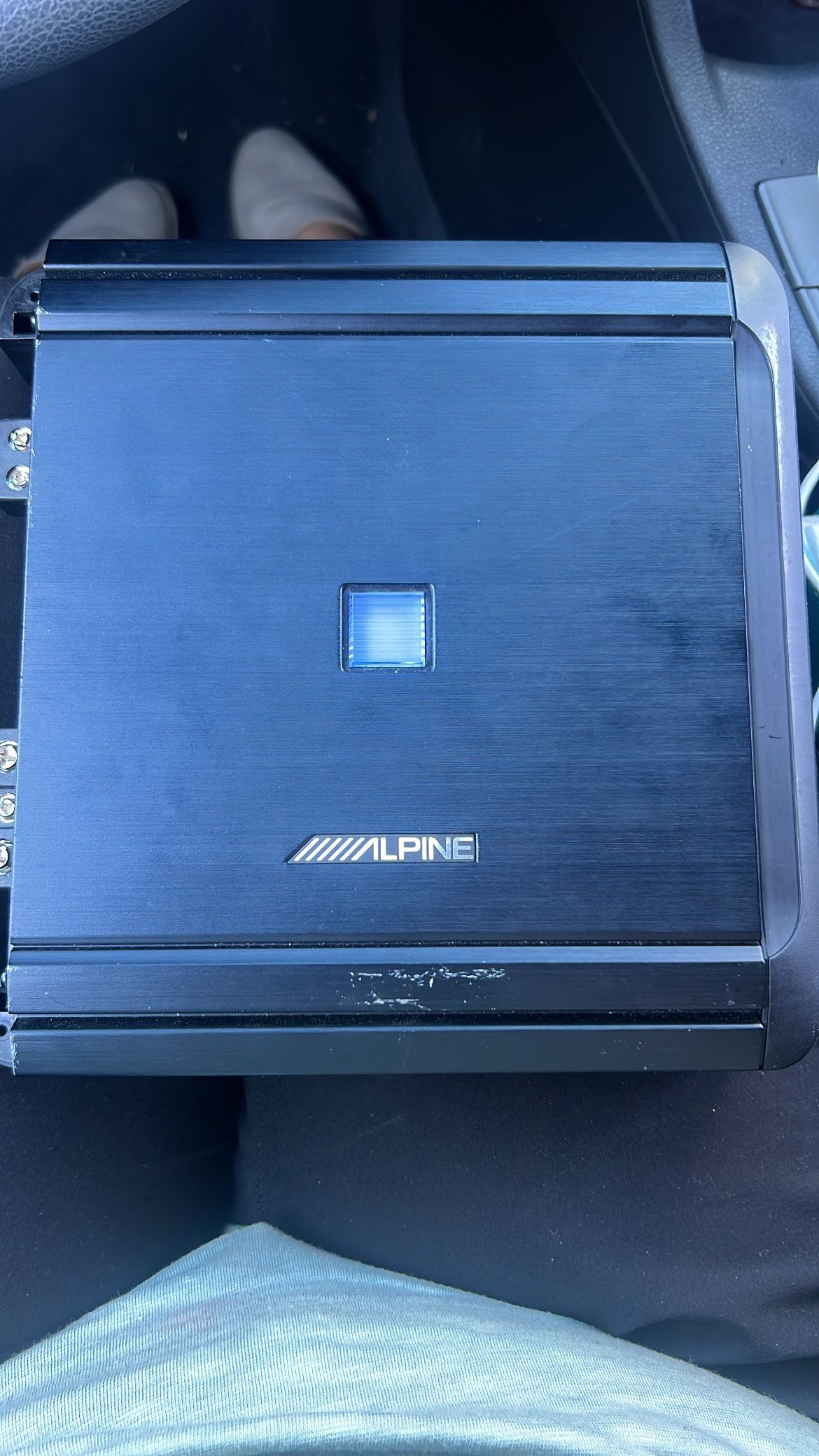 Alpine Amplifier 