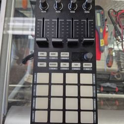 Traktor Kontrol F1 DJ Controller 