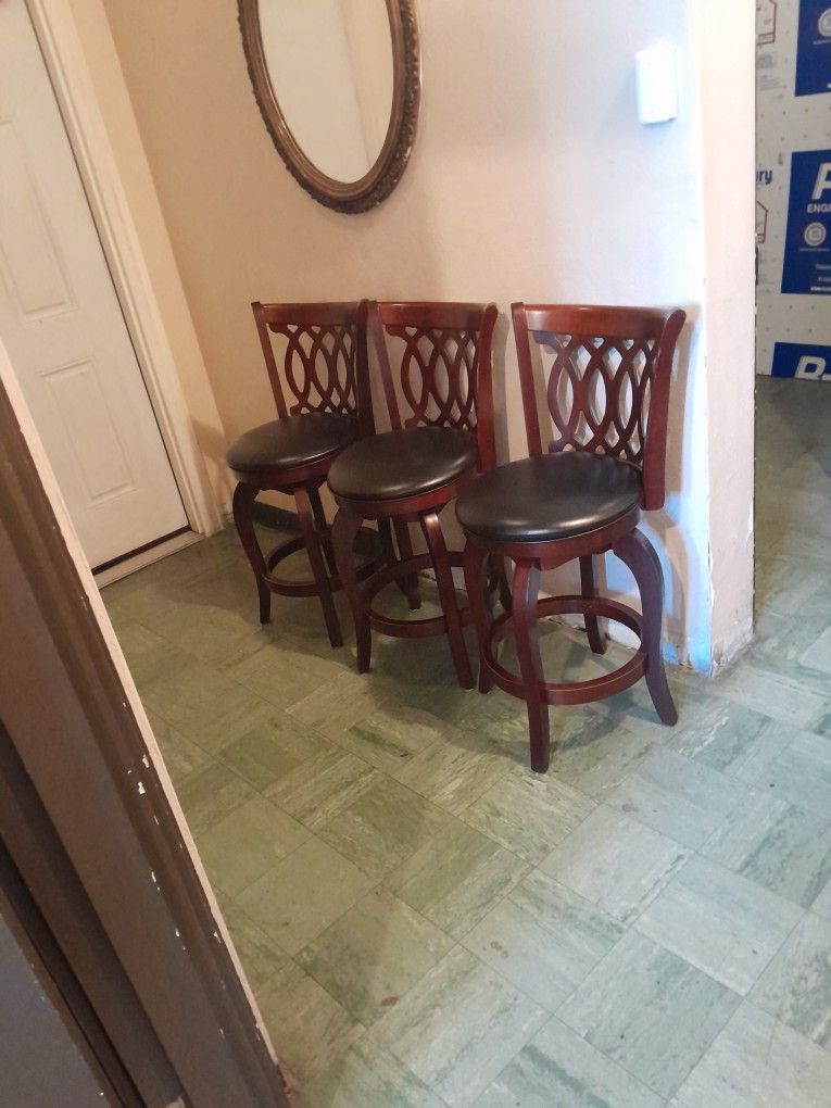 3 Quality Breaskfest Nook Bar Stools