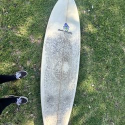 Surfboard 6’9