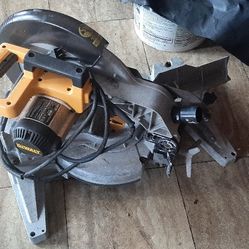 Dewalt 12" Compound Miter Saw