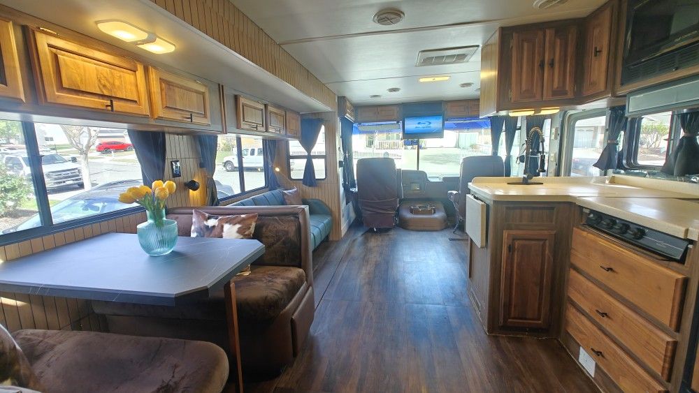 Monaco La Palma Motorhome RV Low Mileage Fully Renovated