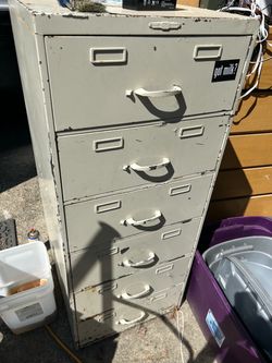 Heavy duty storage cabinet