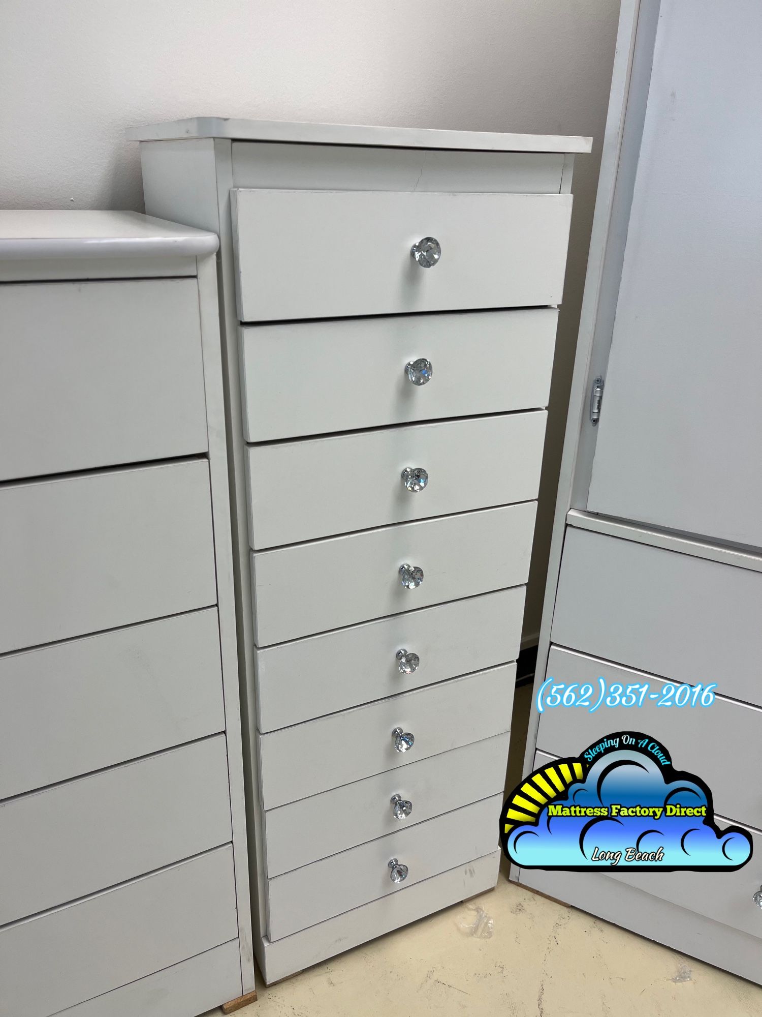 Tall Skinny White 8 Drawer Dresser w/ Diamond Jewel Knob-FULLY ASSEMBLED / Mueble Blanco