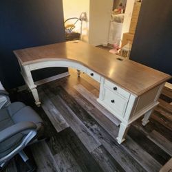 Beautiful Curved Desk 