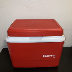 Vintage 8 Quart Cooler Lunch Box Beach Cooler In Great Condition