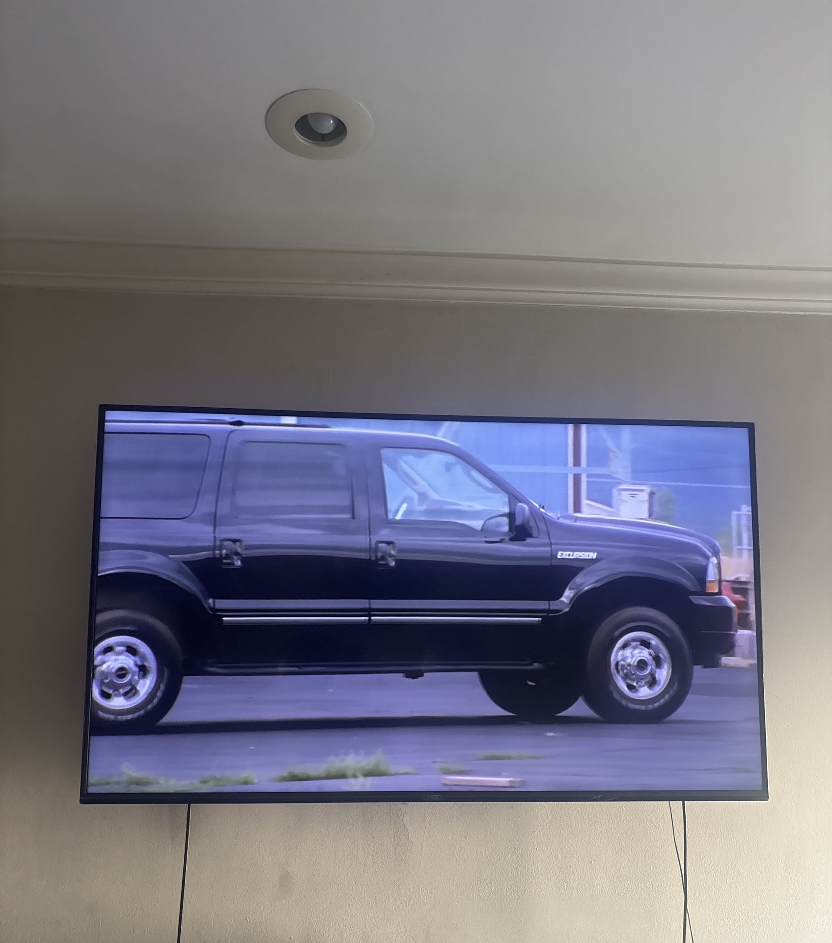 FREE TV. MOVING MUST GO 