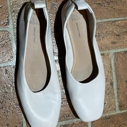 Time and Tru Women’s Flat Footwear - Size 9.5 US