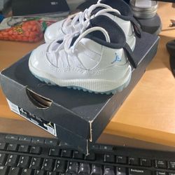 Used Nike Jordan 11 Retro Toddler Size 4C Sneakers