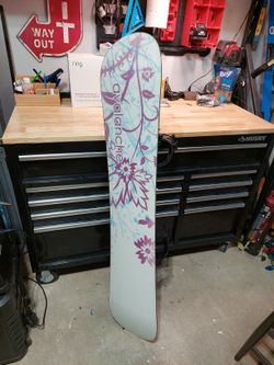 Avalanche Bliss 140cm Woman's Snowboard With Flow Bindings